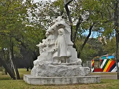 Le Petit Chaperon rouge (1937), Buenos Aires, jardin de la plaza Sicilia.
