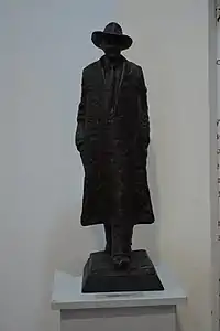 Statuette à l'effigie du poète.
