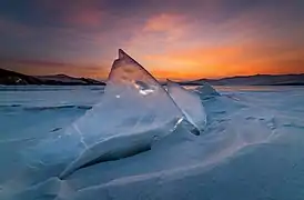 Avant le lever du Soleil sur le lac Baïkal.