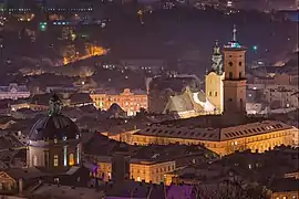 Hôtel de ville de Lviv, de nuit, décembre 2017.