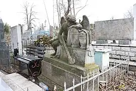 Monument sur la tombe de Anna et Emilia Huber classé.