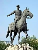 Statue de Nikolaos Plastiras à  Karditsa.