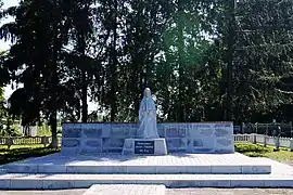 et le mémorial aux victimes de l'Holodomor de la même ville, classée,