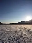 Lac entièrement gelé en janvier.