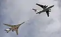 Ravitaillement en vol d'un bombardier stratégique Tu-160 par un Il-78 pendant le défilé