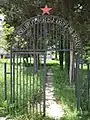 L'entrée du cimetière des Partisans