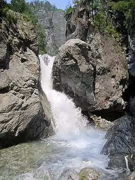 Une des cascades de la Kyngyrga.