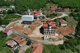 Le monastère et le lac de Debar