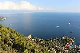 Vue panoramique sur villa La Vigie, Monte-Carlo Beach, et mer Méditerranée.