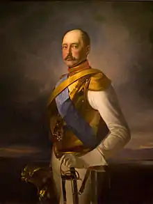 Portrait du Tsar Nicolas I-er de Russie, blond, moustachu, au front dégarni, en uniforme blanc et cuirasse