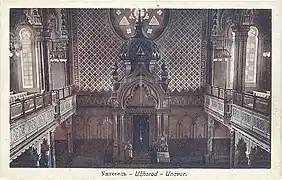 Intérieur de la synagogue dans les années 1920.