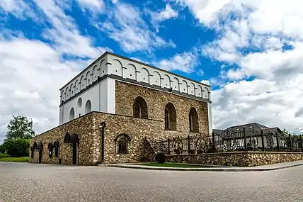 Synagogue de Sataniv en août 2020, classée.