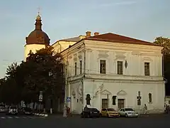 Les bâtiments du XVIIème côté rue.