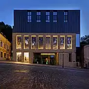 Le Театр на Подолі (uk), Descente Saint-André à Kiev, nominé au Prix de l'Union européenne pour l'architecture contemporaine Mies-van-der-Rohe. Octobre 2020.