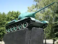 Monument en hommage à la libération de la ville avec un char T-34, classée,