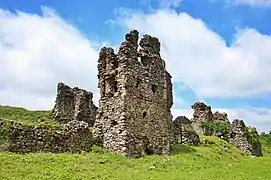 Les ruines du château Ugocsa classé,