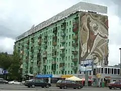 Supermarché au croisement de la Nurkena Ayudirova et de la rue Gogol.