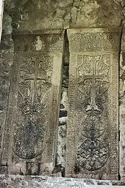 Les deux khatchkars du clocher de Dadivank, 1283,.