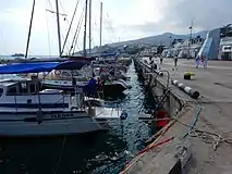 Bateaux à quai.