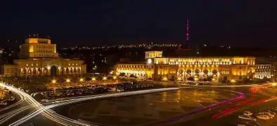Place de la République (Erevan), Palais du Gouvernement, années 1930.