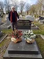 Sépulture du professeur Mahmoud Chehabi, au cimetière parisien de Thiais, à la 101e division, rang 16.