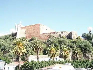 Casbah de Béjaïa (citadelle) au-dessus du port de Béjaïa, d'époque hammadide.