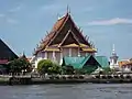 Sous le ciel bleu en 2014, vue du fleuve Chao Phraya (avec travaux de rénovation d'un bâtiment annexe)