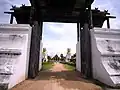Porte d'entrée de la cité de Pégou