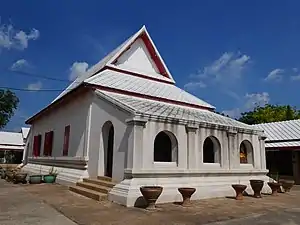 Le Wat Phraya Suren (en)