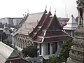 Le vihara (ou wihan), grande salle où les bonzes et les fidèles se réunissent pour écouter les sermons.