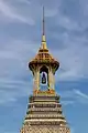 Beffroi vu de face, partie haute, à Wat Phra Kaeo.