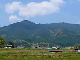 Vue du mont Naka Katsuragi (arrière-plan, à gauche).
