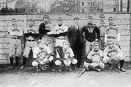 Équipe de baseball de l'université Waseda en 1905.