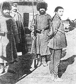 Dans les années 1900, des milliers de résidents chinois de l'ancien territoire chinois de Mandchourie extérieure sont massacrés par les forces russesPogroms anti-chinois de l'Amour de 1900.