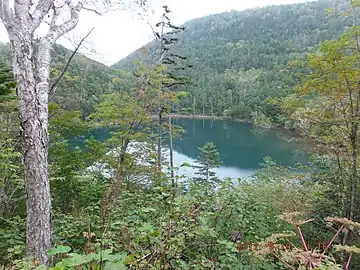 Le lac Shikaribetsu dans le parc national de Daisetsuzan en mai 2008.