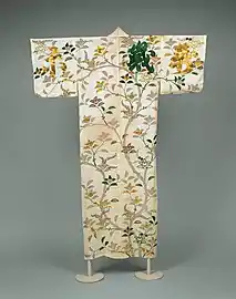 Kosode avec motif d'oranger mandarin et personnages de bon augure, fin du XVIIIe siècle, Metropolitan Museum of Art