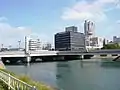 Le pont Aioi en face du parc du Mémorial de la Paix de Hiroshima.