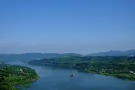 Vue sur la rivière depuis la forteresse