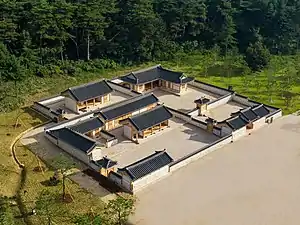 Un jaesil pour Sejong le Grand de la période Joseon, à 영릉 (조선 세종) (ko). Il a été construit en 1469, détruit sous les japonais, reconstruit en 1970. Septembre 2020.