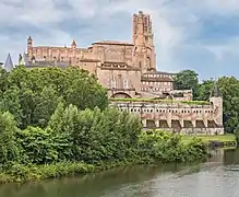 3. Cathédrale Sainte-Cécile à Albi avec 705 791 visiteurs.