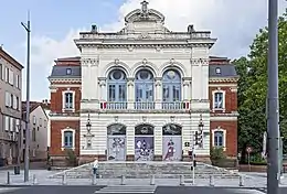 photographie de la façade avant du théâtre