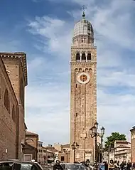 Le campanile de la cathédrale