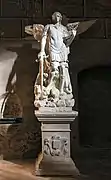 Statue de Saint Michel terrassant le dragon
