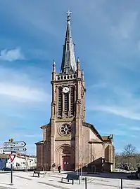 La façade de l'église Sainte-Anne.