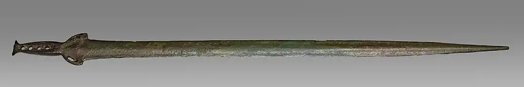 Epée en bronze du IIe siècle trouvée au Bazacle