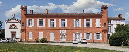 La château et la chapelle exposition sud-ouest