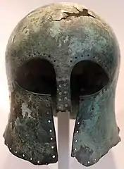 Casque de bronze grec. Vers 675-500 av. notre ère. R.-d.-chaussée : « l'Age des héros »