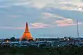 Chedi de Phra Pathom et la ville