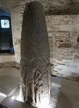 Stèle gauloise romanisée, dite "pierre aux quatre dieux" (musée départemental breton de Quimper)
