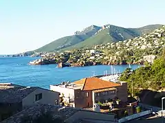 Le golfe de la Figueirette et les pointes Notre-Dame et du Trayas.